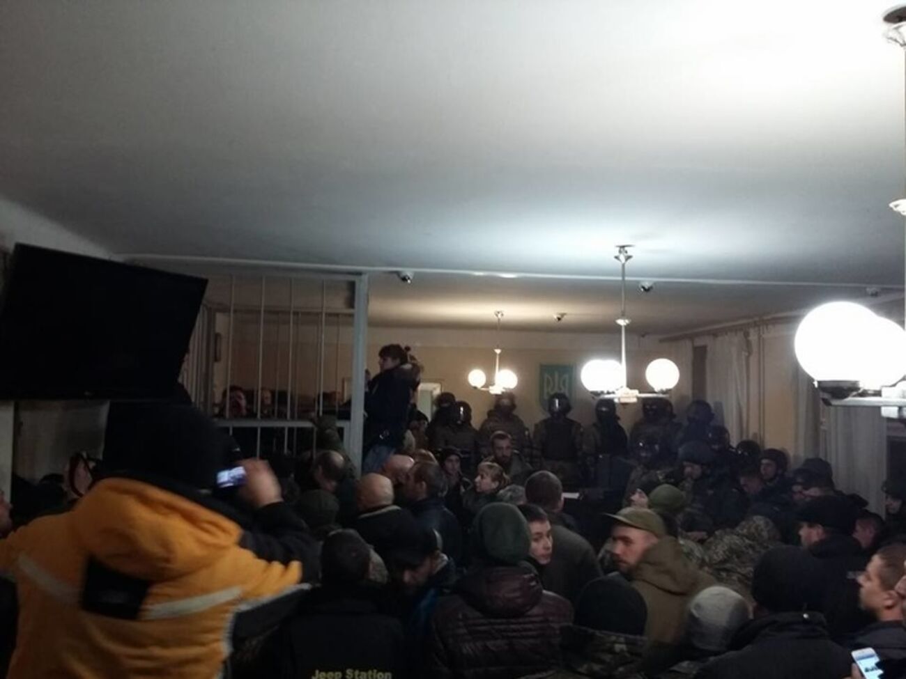 Суд оставил Хорвата под стражей, народ недоволен