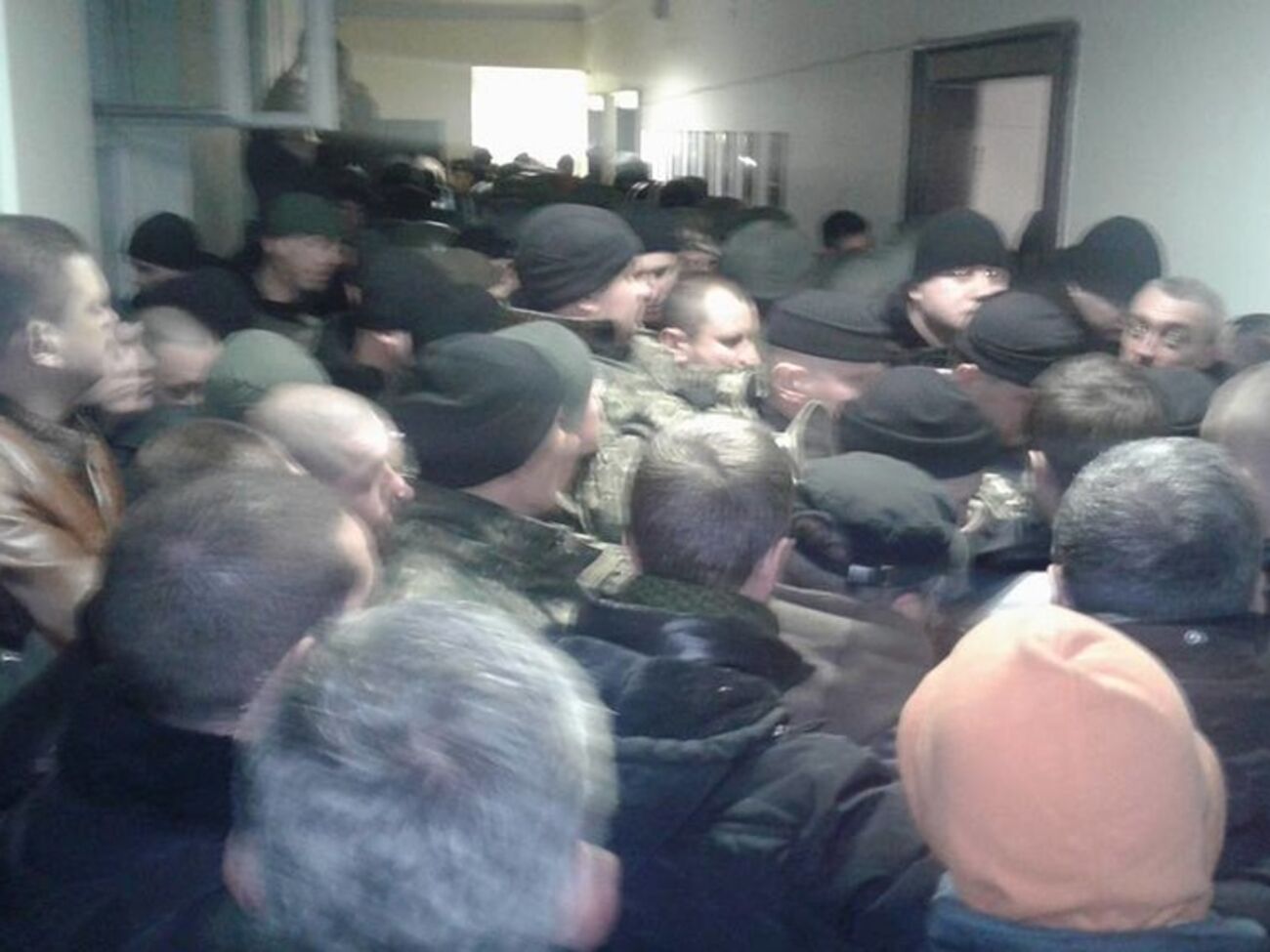 В суде началась потасовка после отклонения апелляции задержанного на Драгобрате бойца ПС Хорвата. Фоторепортаж