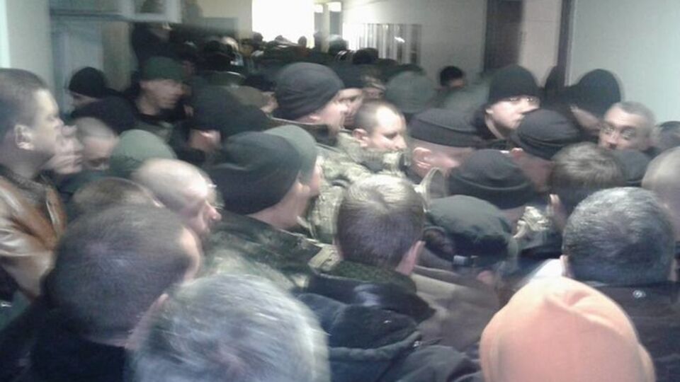 В суде началась потасовка после отклонения апелляции задержанного на Драгобрате бойца ПС Хорвата. Фоторепортаж