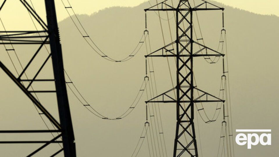 Силами ГСЧС в течение суток предоставлялась помощь в доставке бригад облэнерго до труднодоступных мест для проведения работ по восстановлению поврежденных линий электропередач