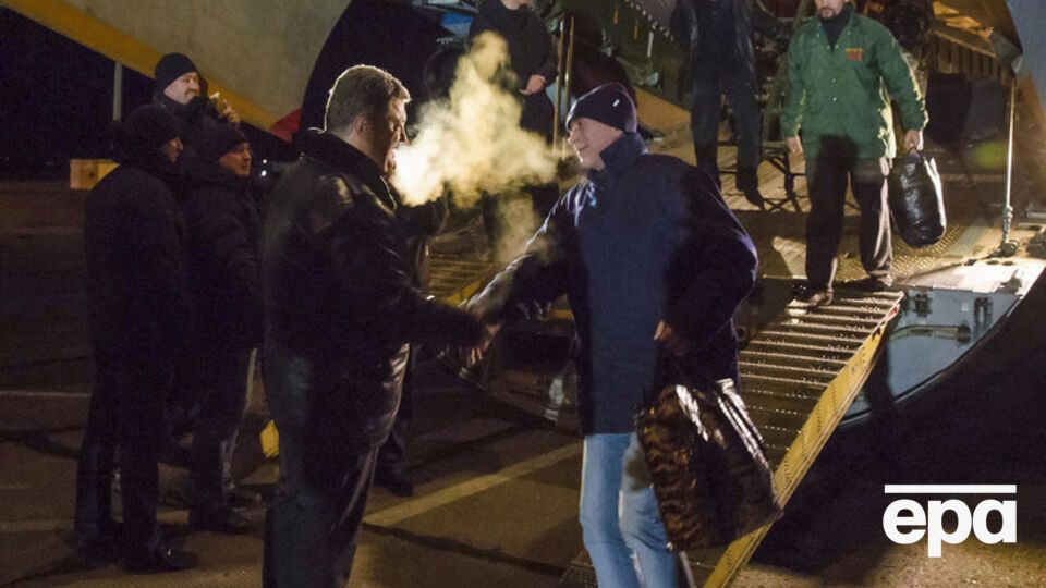 Президент Петр Порошенко заявил, что с начала войны из плена освобождены более 2900 человек