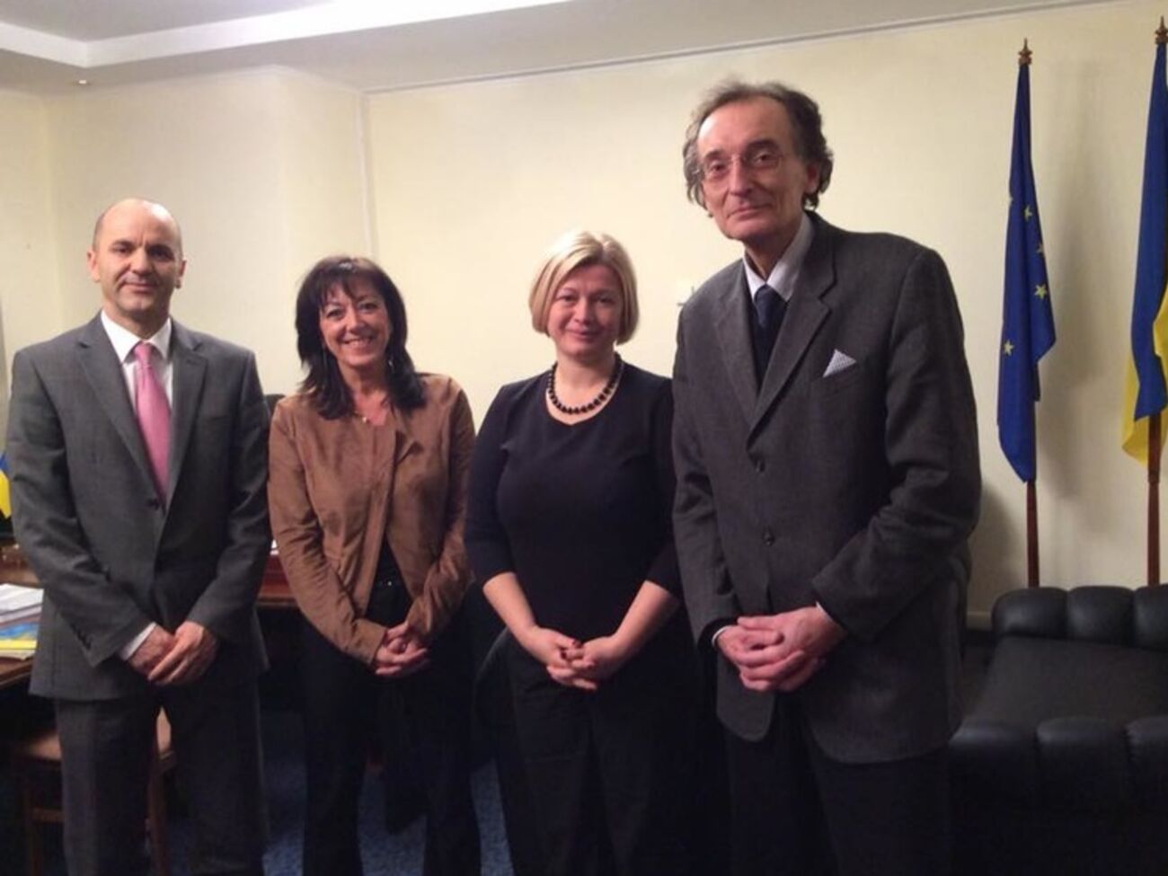 Ирина Геращенко обсудила гуманитарную ситуацию на Донбассе и проблематику внутренне перемещенных лиц с представителем гендирекции Еврокомиссии по гуманитарной помощи и гражданской защите Жаном-Луи де Брувером