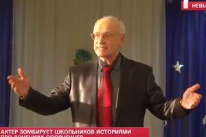 Иван Агулов рассказывает детям о "ребятах-ополченцах, которые защищают детей от бандеровских фашистов"