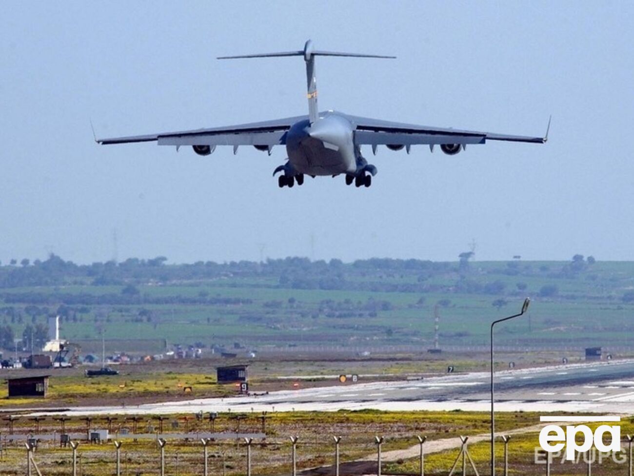 США будут использовать авиабазу для вертолетов и грузовых самолетов