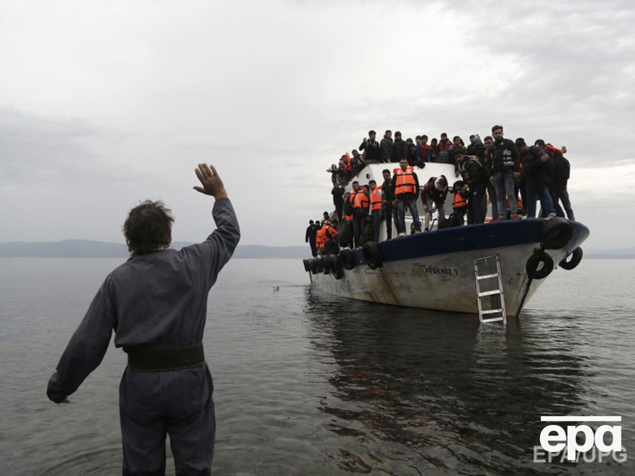 Ученые считают необходимым наградить Нобелевской премией греков, которые помогали беженцам