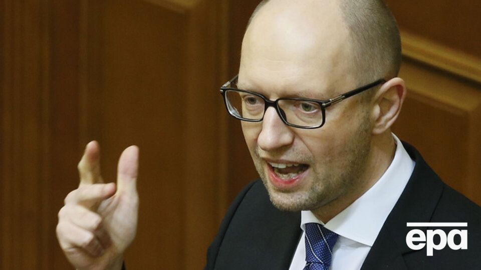 Яценюк заявил, что нужно провести референдум по изменениям в Конституцию