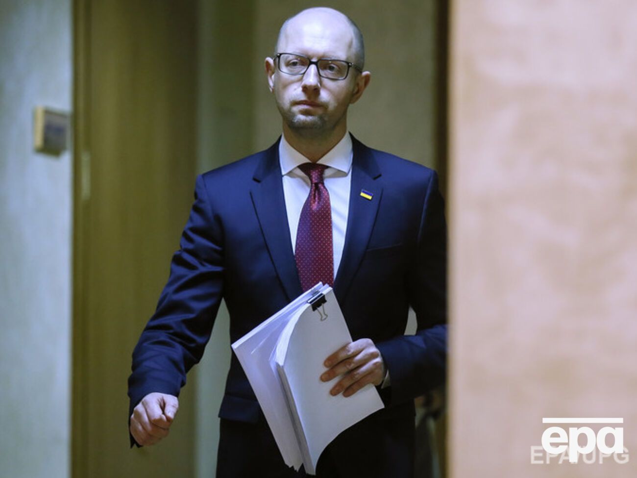 Яценюк анонсировал пилотный проект по развитию региональных школ и больниц