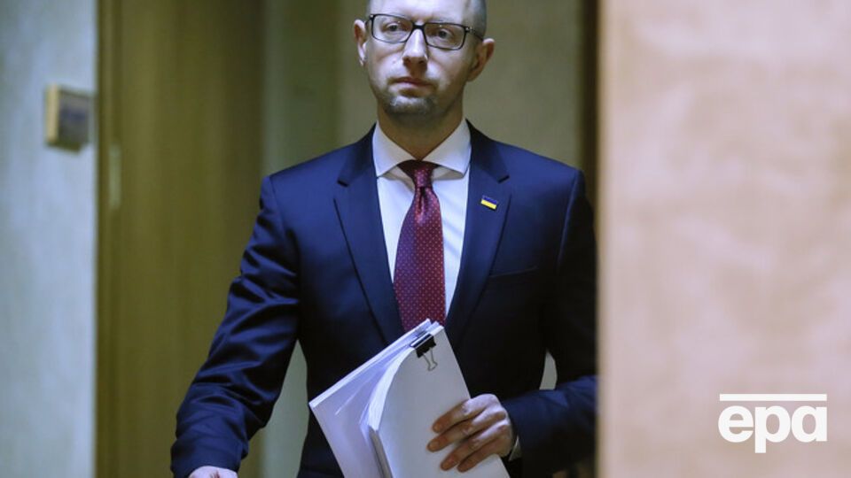 Яценюк анонсировал пилотный проект по развитию региональных школ и больниц