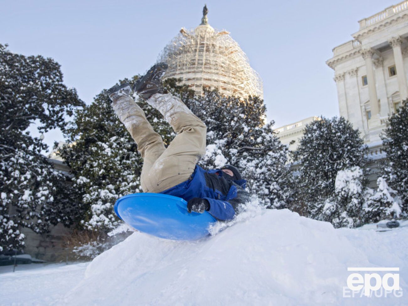 Вашингтон засыпало снегом