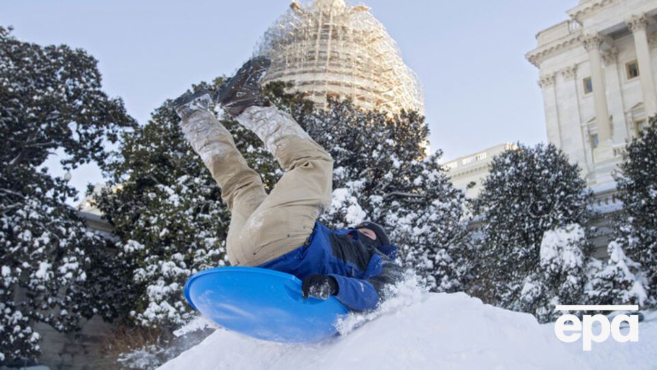 Вашингтон засыпало снегом