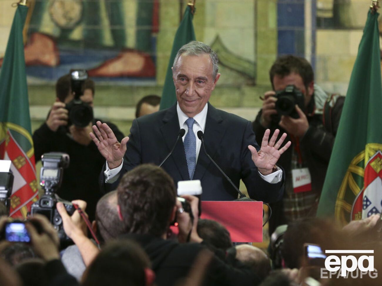Президентом Португалии стал консерватор ди Соуза