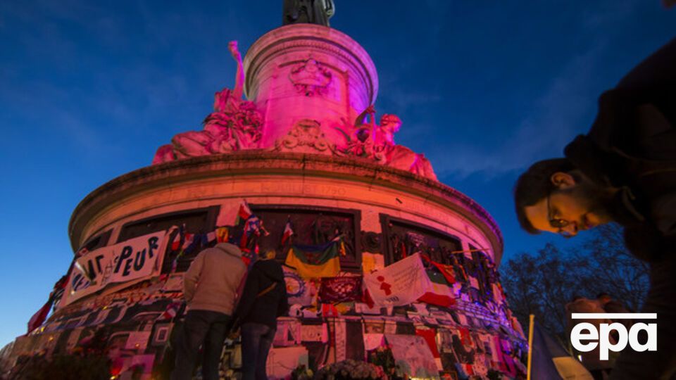 Жертвами терактов в Париже, произошедших 13 ноября 2015 года, стали 130 человек
