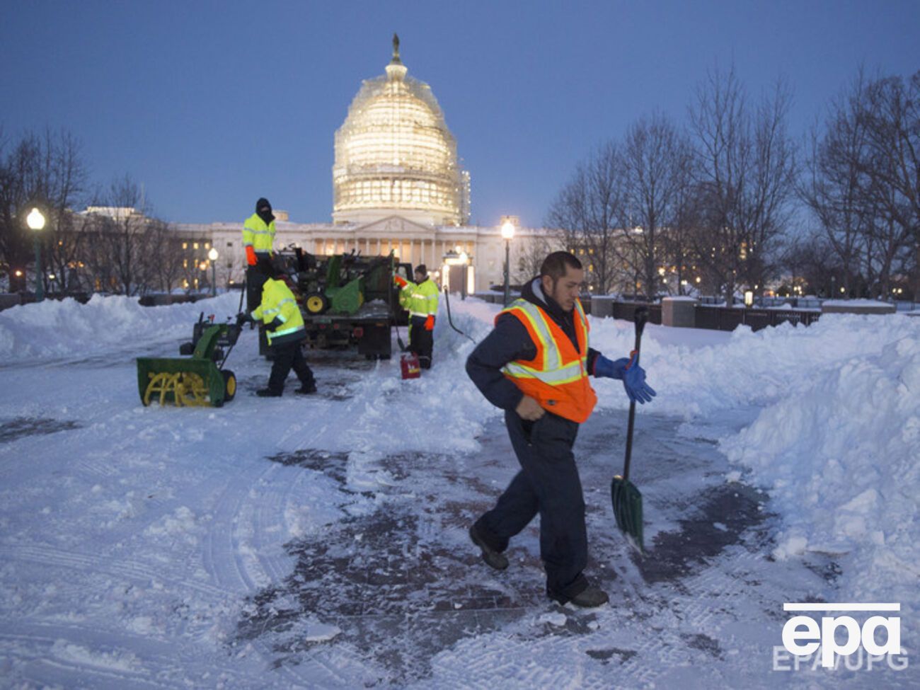 Количество погибших в результате снегопадов в США растет