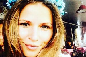 Топольницкая недавно поймала букет невесты