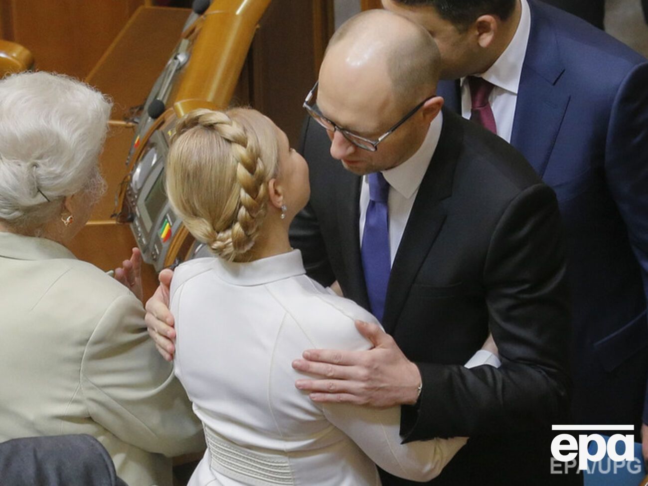 Тимошенко хочет отправить Яценюка в отставку