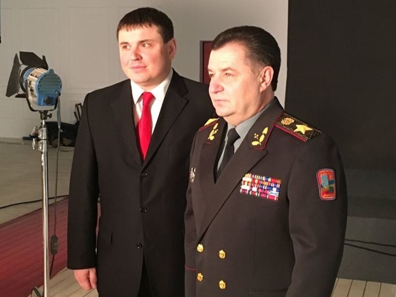 Министр обороны Украины Степан Полторак (справа) и его бывший заместитель Юрий Гусев