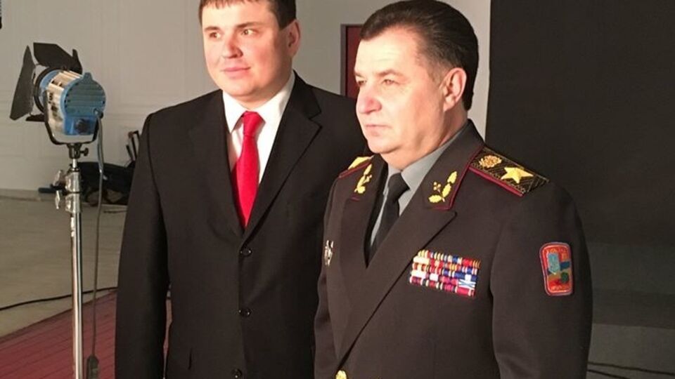 Министр обороны Украины Степан Полторак (справа) и его бывший заместитель Юрий Гусев