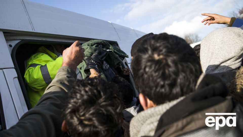 В лагере в Кале поселились 4 тыс. мигрантов