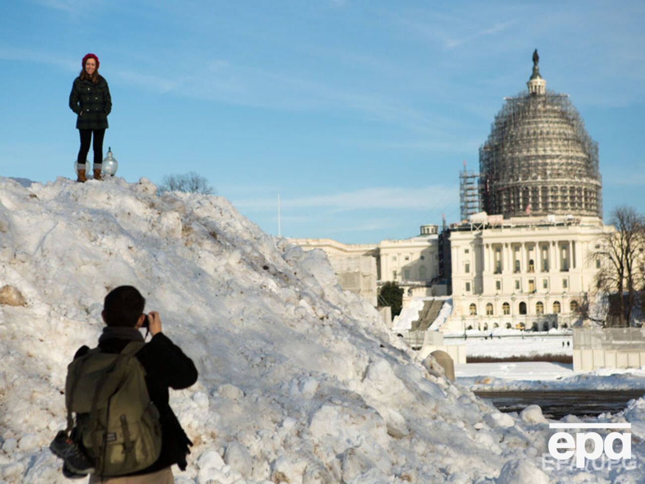 Число жертв снегопадов в США растет