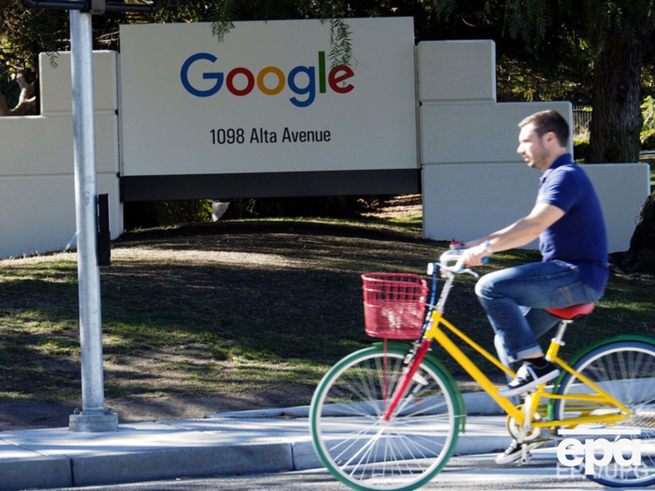 Google обеспечит мигрантов нетбуками