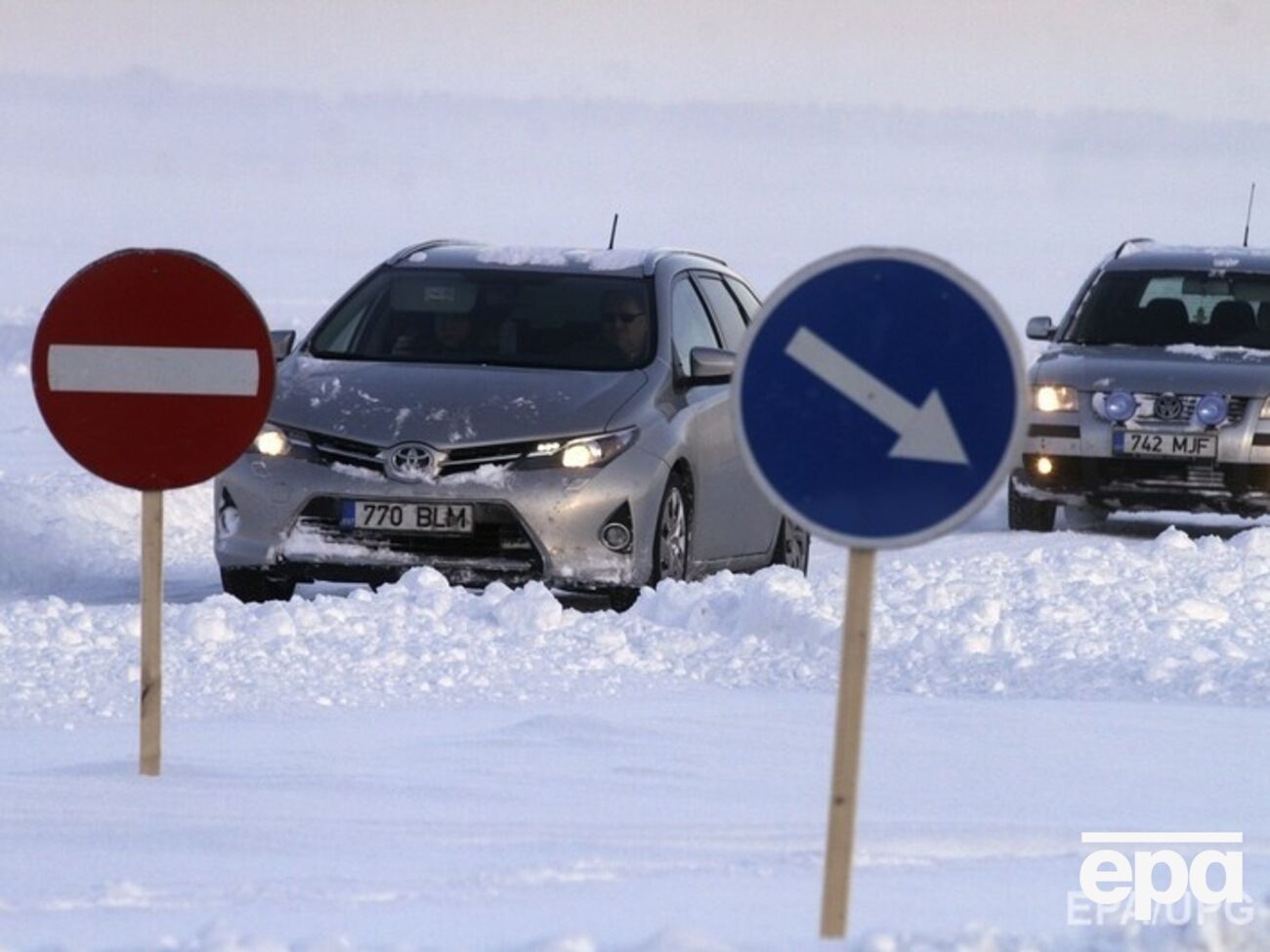 В РФ 40 человек унесло в море на льдине