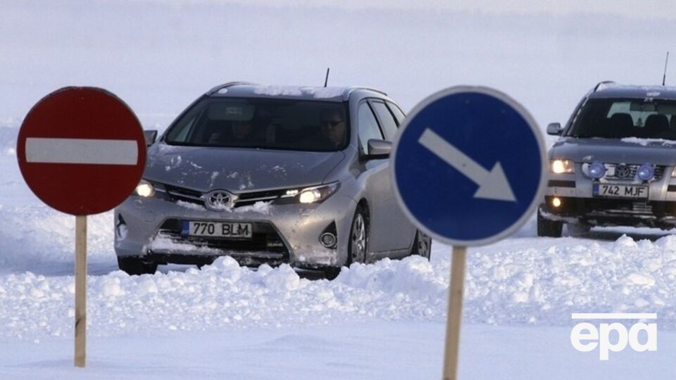 В РФ 40 человек унесло в море на льдине