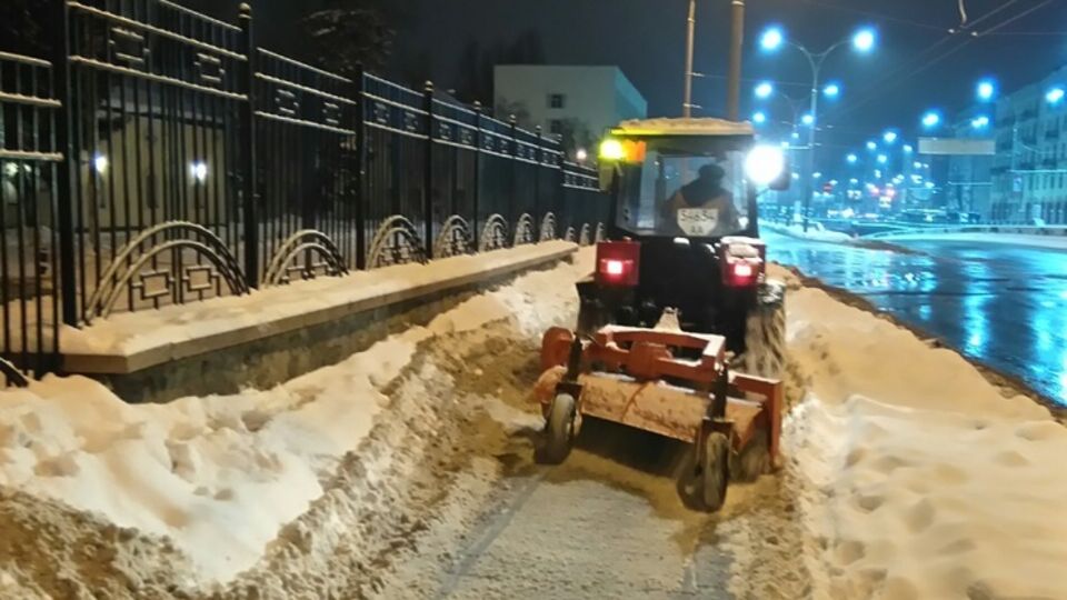 Дорожники использовали малые и большие колонны специальной техники