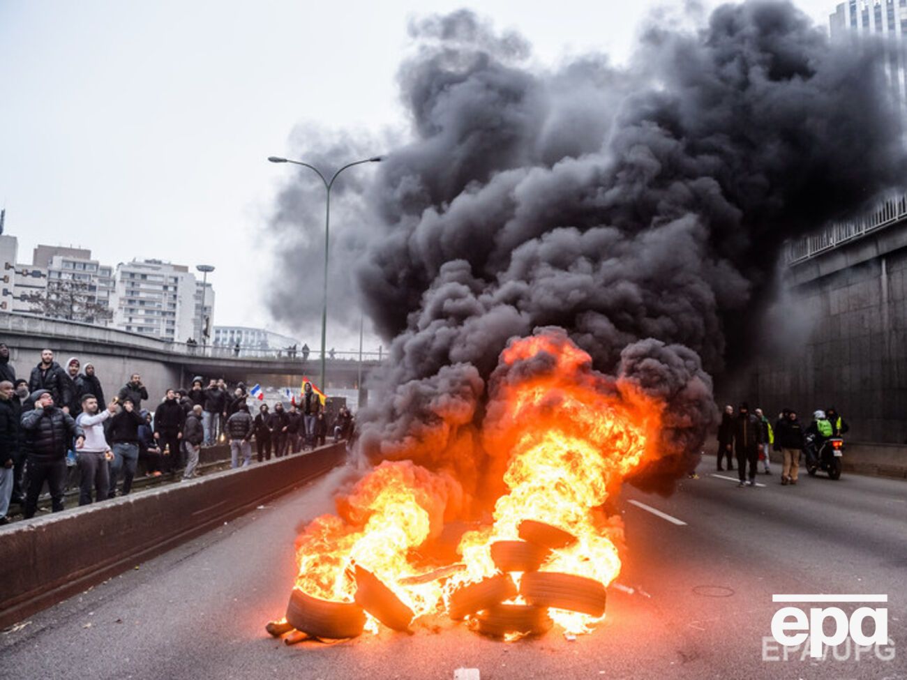 В Париже бастуют таксисты