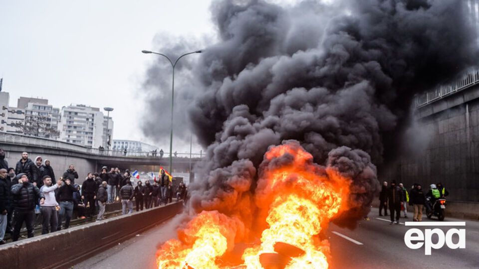 В Париже бастуют таксисты