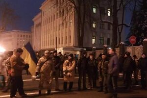 Банковая возле здания Администрации Президента перекрыта