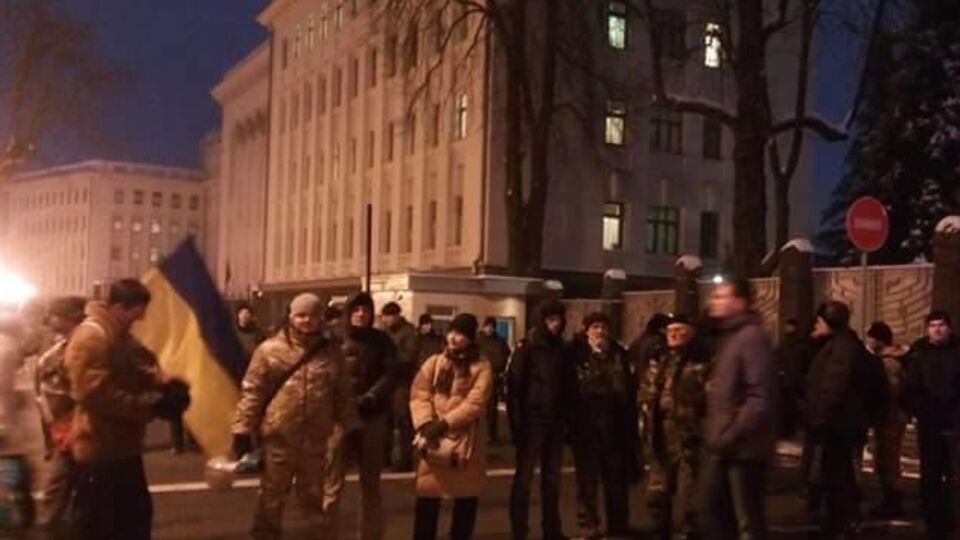 Банковая возле здания Администрации Президента перекрыта