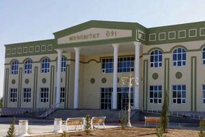 В Туркменистане учащиеся обязаны за свой счет смотреть постановки в домах культуры