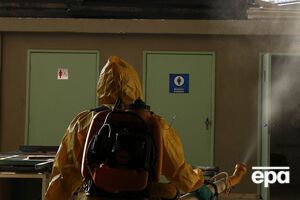 Оба американца заразились за границей