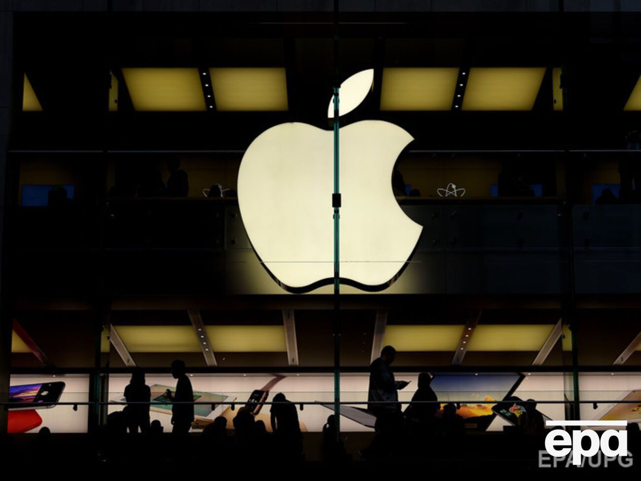 Apple фиксирует рекордно медленный рост продаж