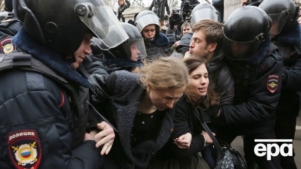 FH говорит о худшем за десятилетие годе для свобод и прав человека