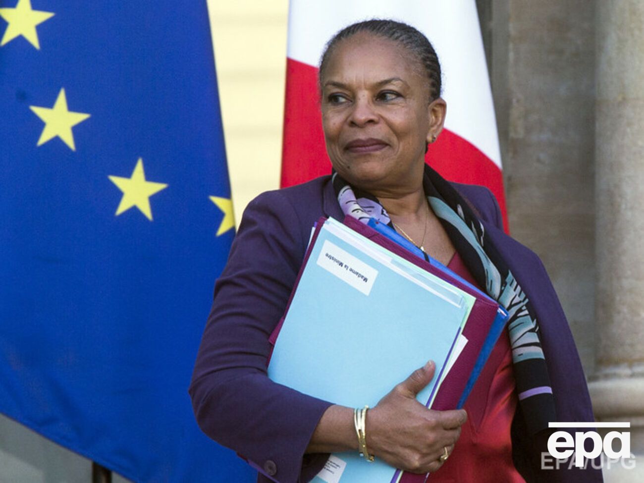 Кристиан Тобира ушла в отставку с поста министра юстиции Франции