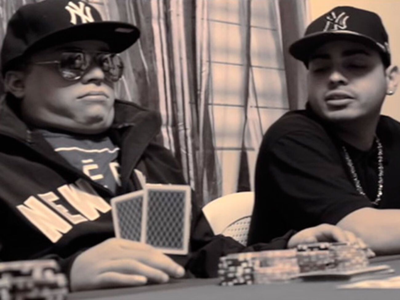 Рэпер усадил мертвого друга за игру в покер, которую тот любил при жизни