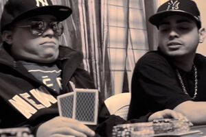 Рэпер усадил мертвого друга за игру в покер, которую тот любил при жизни