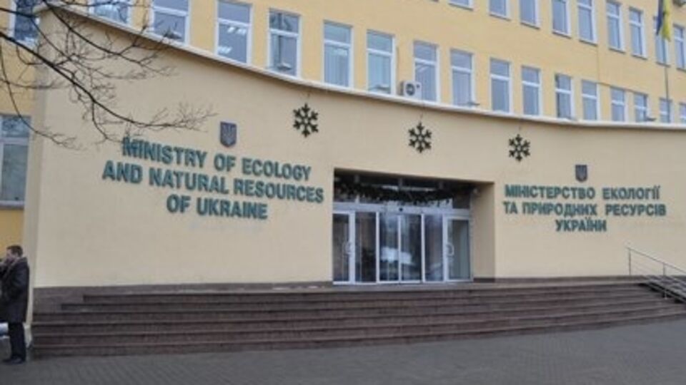 Национальное антикоррупционное бюро Украины ждет от премьер-министра Арсения Яценюка материалов о покушении на растрату государственных средств чиновниками Министерства экологии