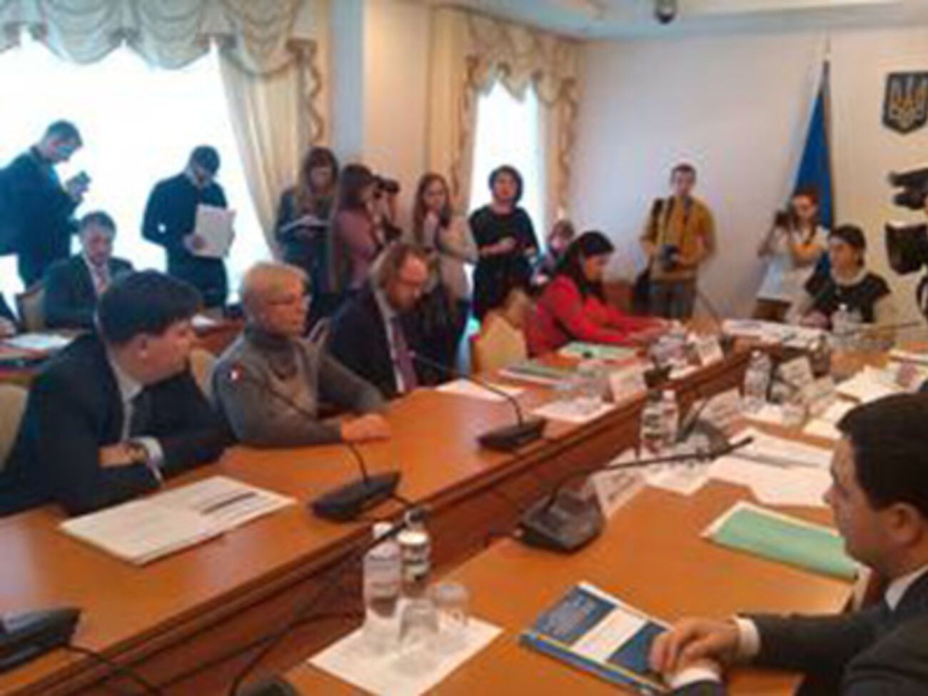 Народные депутаты поддержали решение главы парламентской делегации единогласно