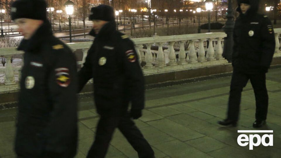 На акции протеста валютных заемщиков в Москве находятся около 20 представителей полиции