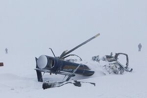 На борту вертолета было пять человек