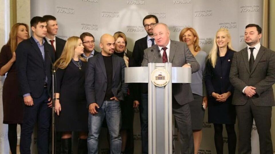 Члены "Антикоррупционной платформы" фракции Блока Петра Порошенко считают, что лишение Виктора Чумака мандата народного депутата будет нарушением закона