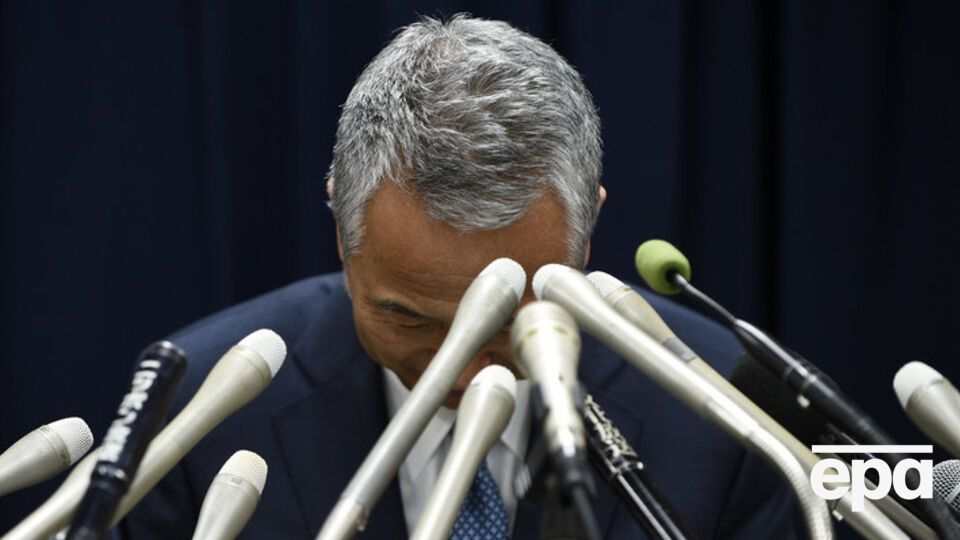 Акира Амари на своей последней пресс-конференции в должности министра