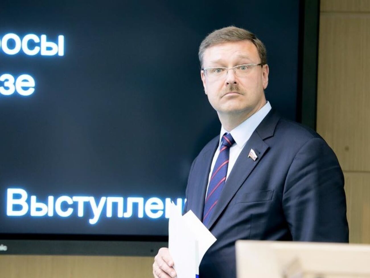 Российский сенатор Константин Косачев вмешался в скандал с русской девочкой Лизой, которую якобы изнасиловали ближневосточные мигранты в Берлине