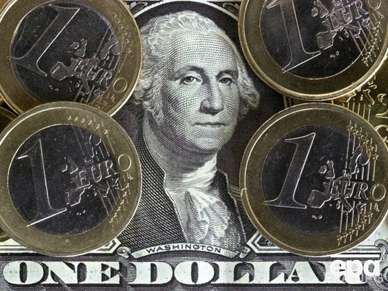 Нацбанк существенно понизил курс гривны