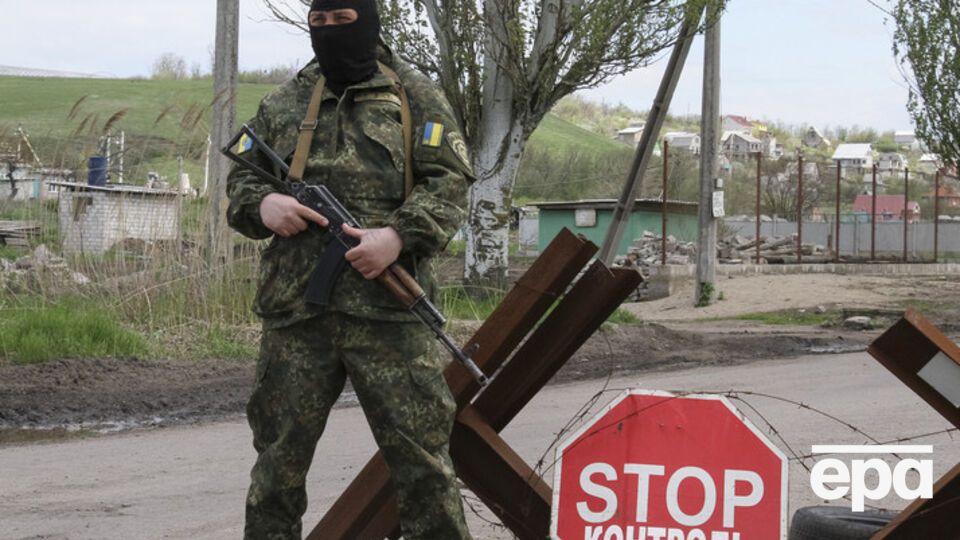 Задержанный по подозрению в госизмене полицейский передавал российской спецслужбе информацию о размещении блокпостов в зоне АТО