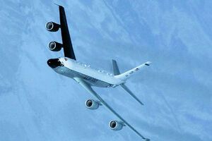 Американский самолет RC-135