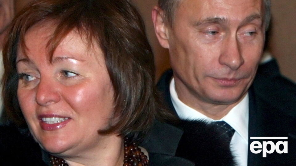 По утверждению издания "Собеседник", бывшую жену президента России Владимира Путина теперь зовут Людмила Александровна Очеретная