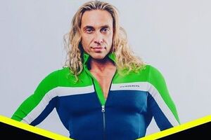 Тарзан: Ты жратвы и лени раб?! Healthy не блюдешь режим?! Над тобой хохочет краб. Он-то ходит в Tar3an gym!